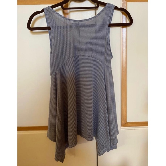 Sleeveless gray top - Picture 3 of 5